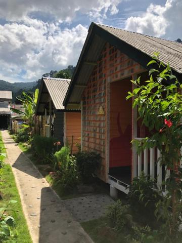 Beach Shack Chalet - Garden View Aframe Big Unit Kampong Juara 외부 사진